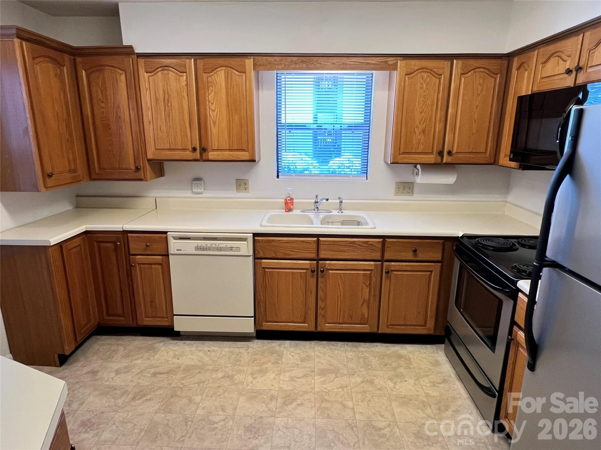 2401 Abbey Circle - Photo 4