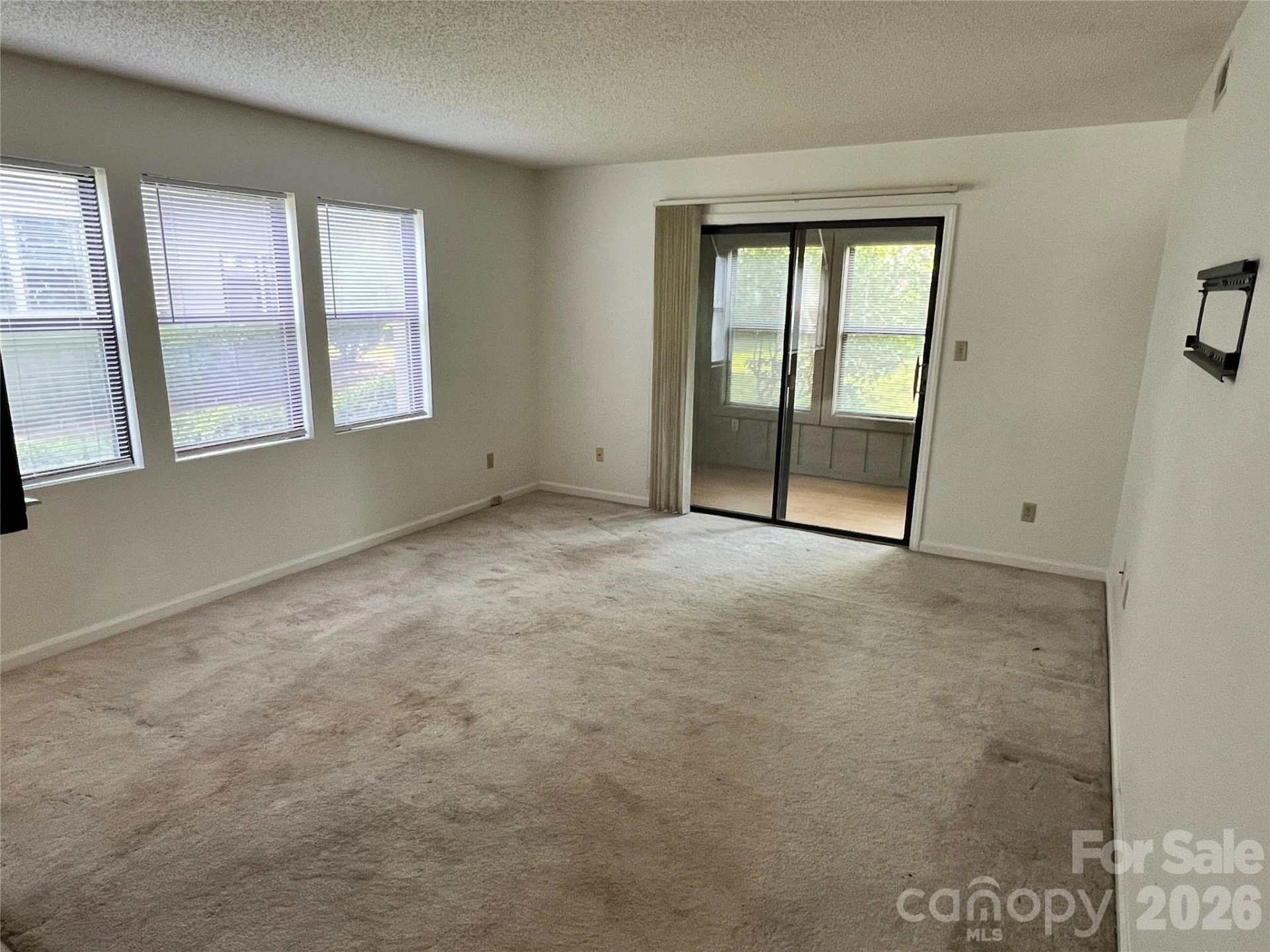 2401 Abbey Circle - Photo 8