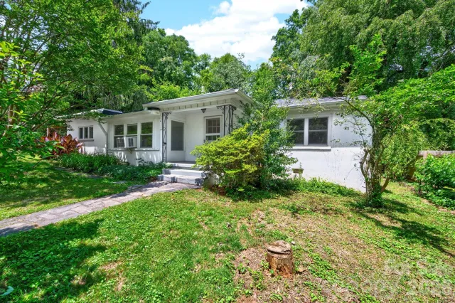 411 Hillcrest Circle