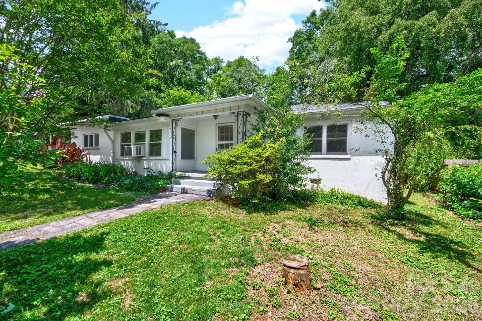 411 Hillcrest Circle