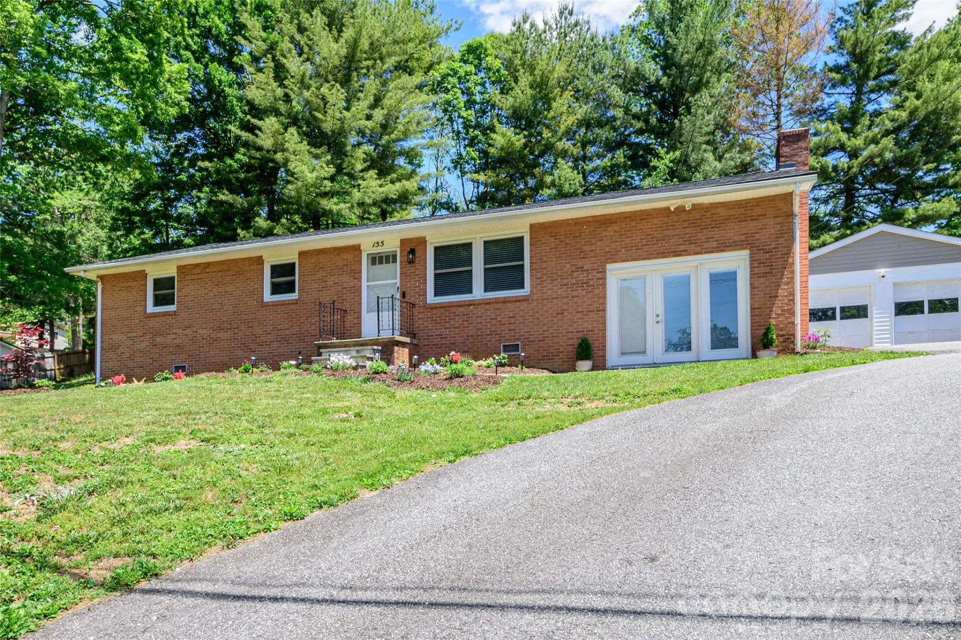 155 Chestnut Place - Photo 2