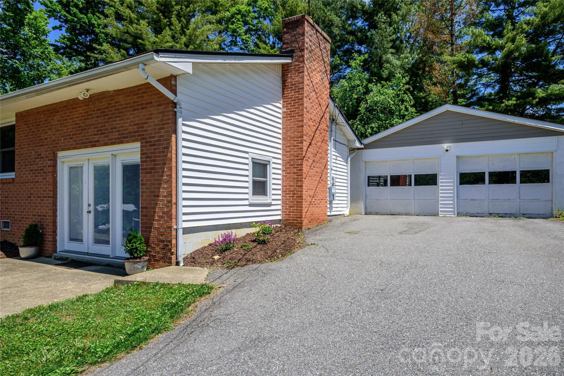 155 Chestnut Place - Photo 3