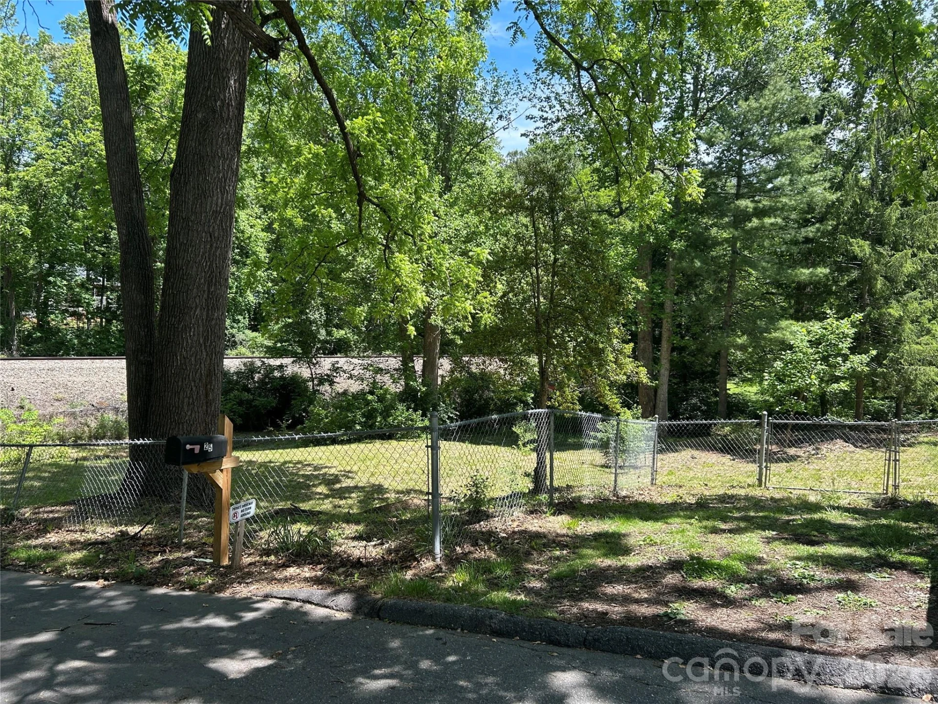 28 Pinecrest Drive - Photo 2