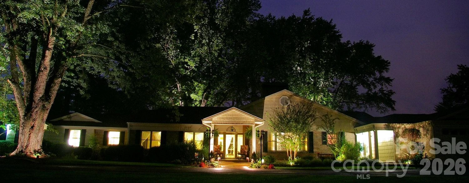 142 Country Club Drive - Photo 2