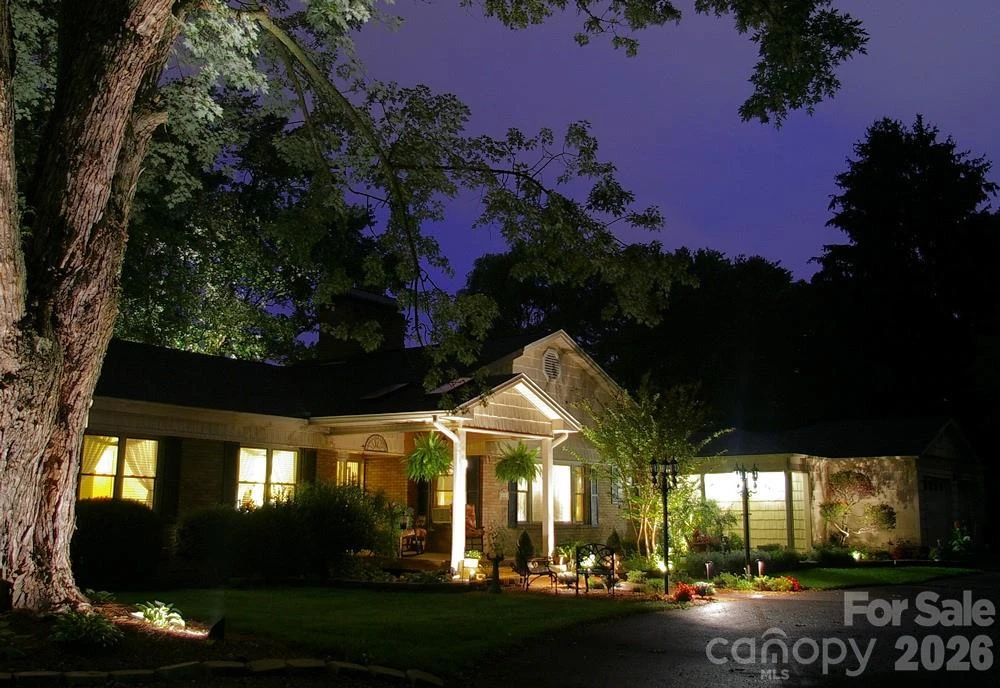 142 Country Club Drive - Photo 3