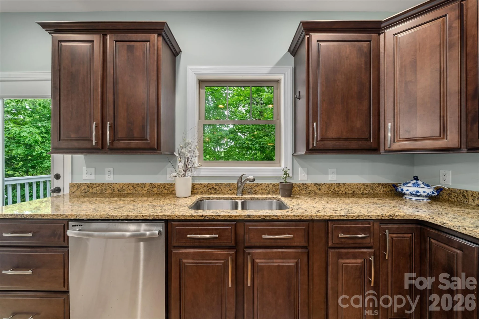 221 Courtland Place - Photo 16