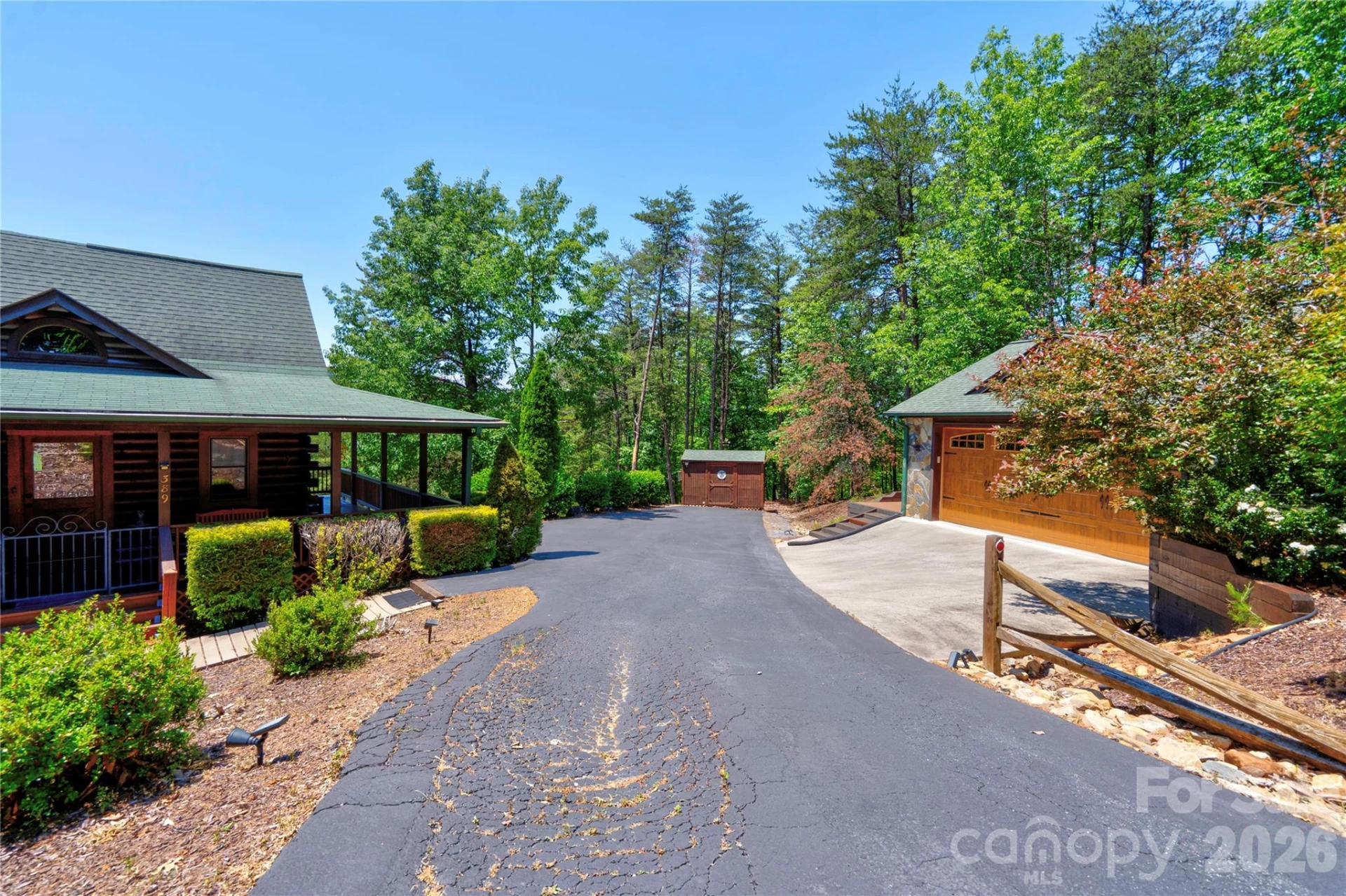 389 Woodgate Drive - Photo 8
