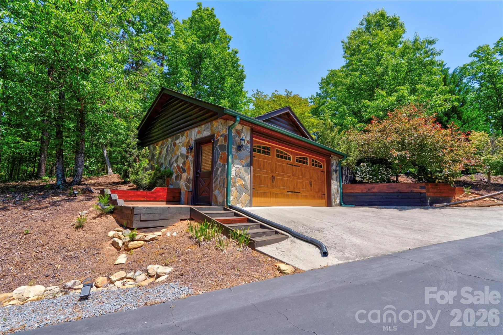 389 Woodgate Drive - Photo 10