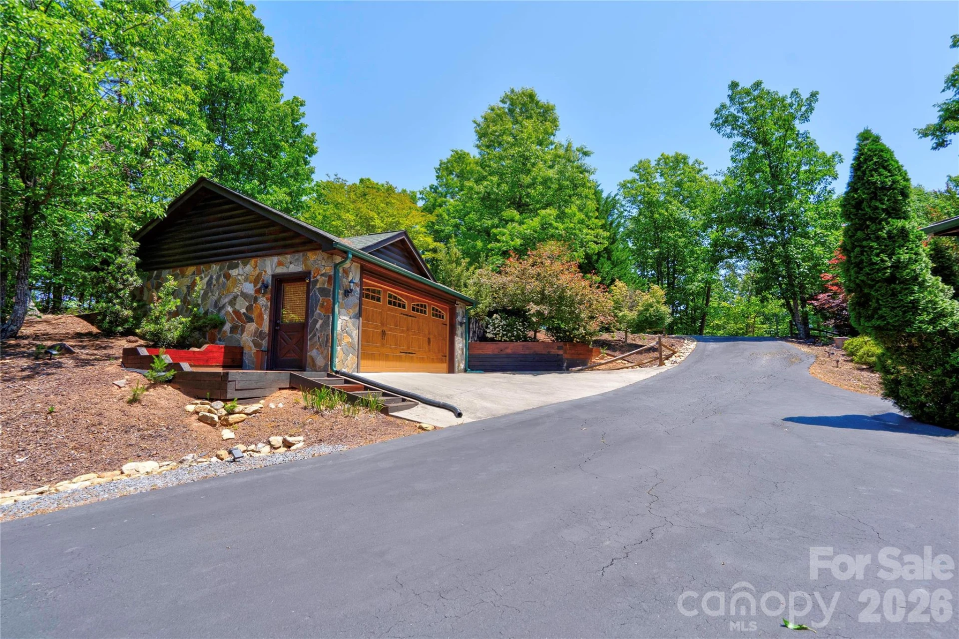 389 Woodgate Drive - Photo 12
