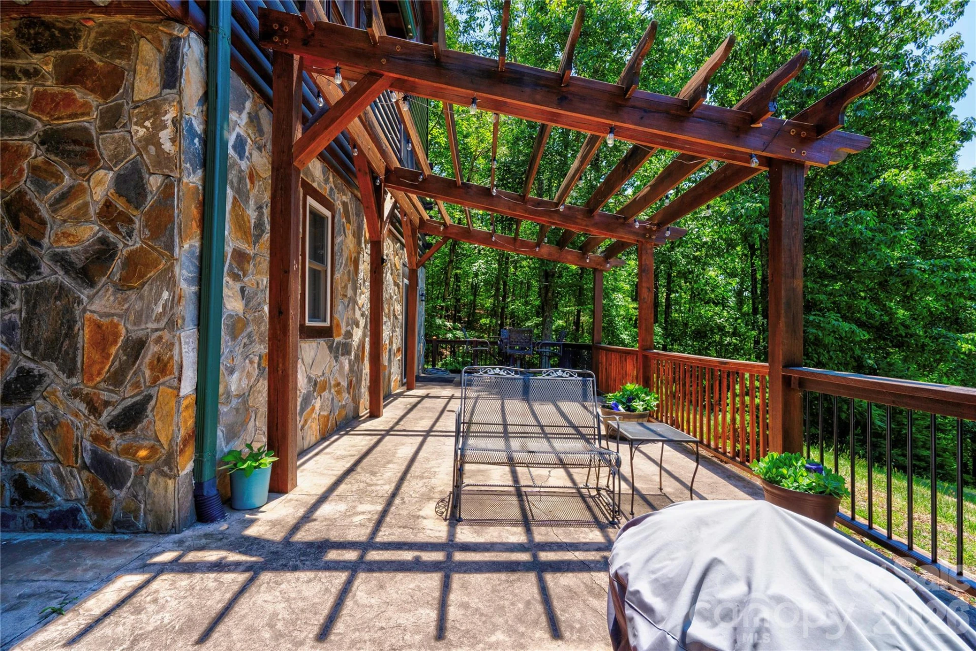 389 Woodgate Drive - Photo 17