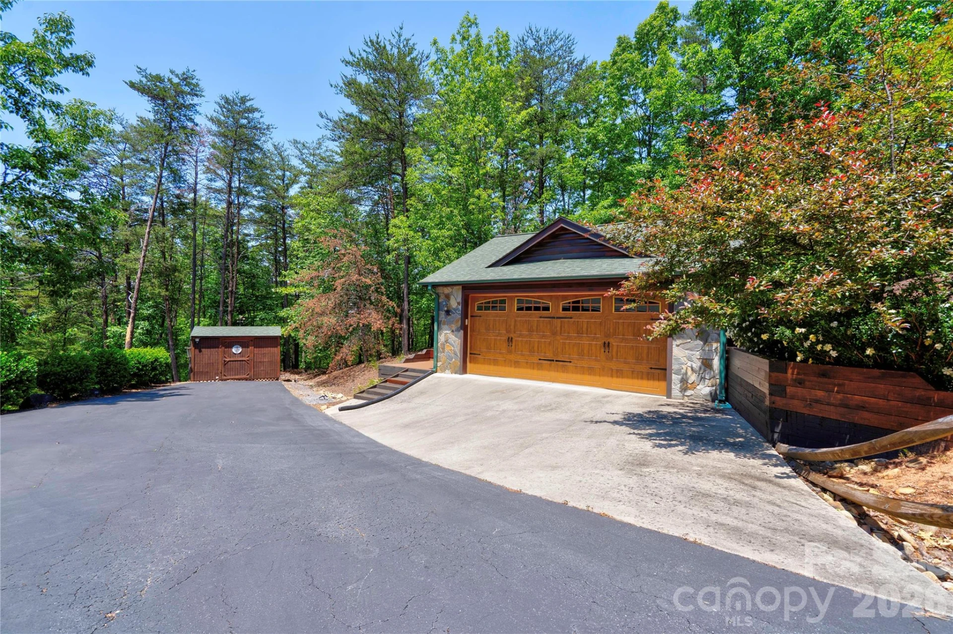 389 Woodgate Drive - Photo 5