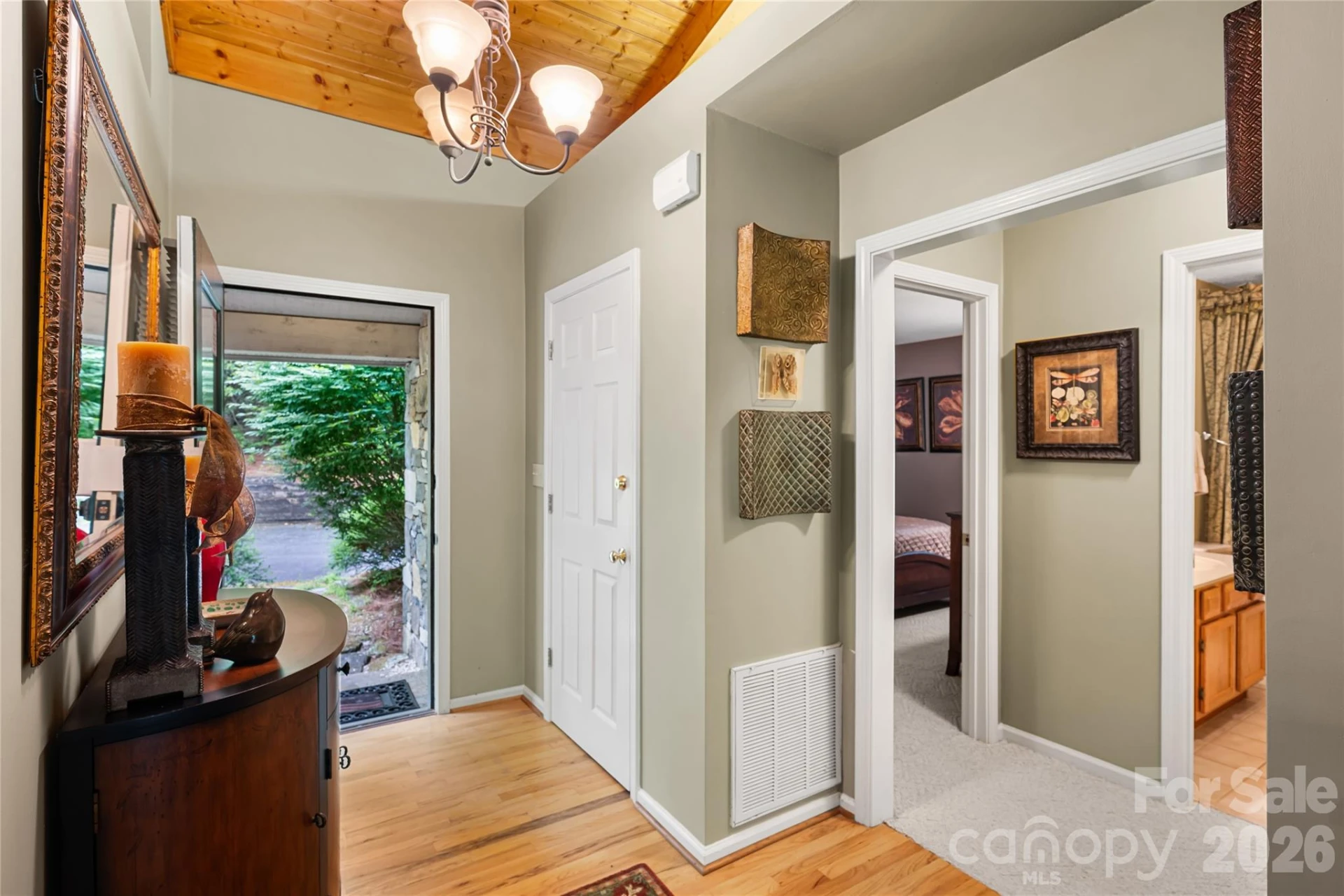 560 Toxaway Court - Photo 4