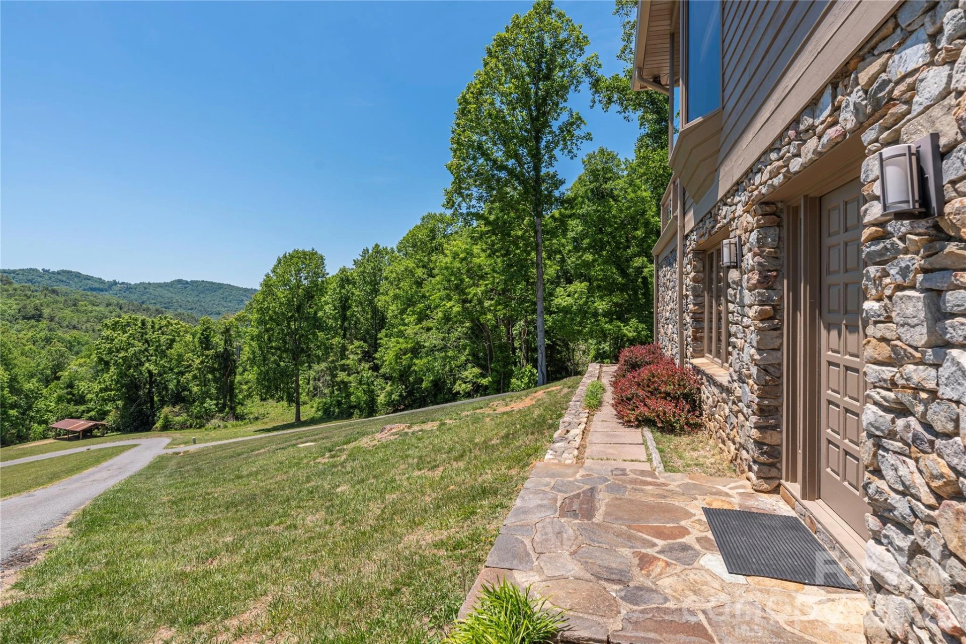 250 Lynn Cove Road - Photo 3