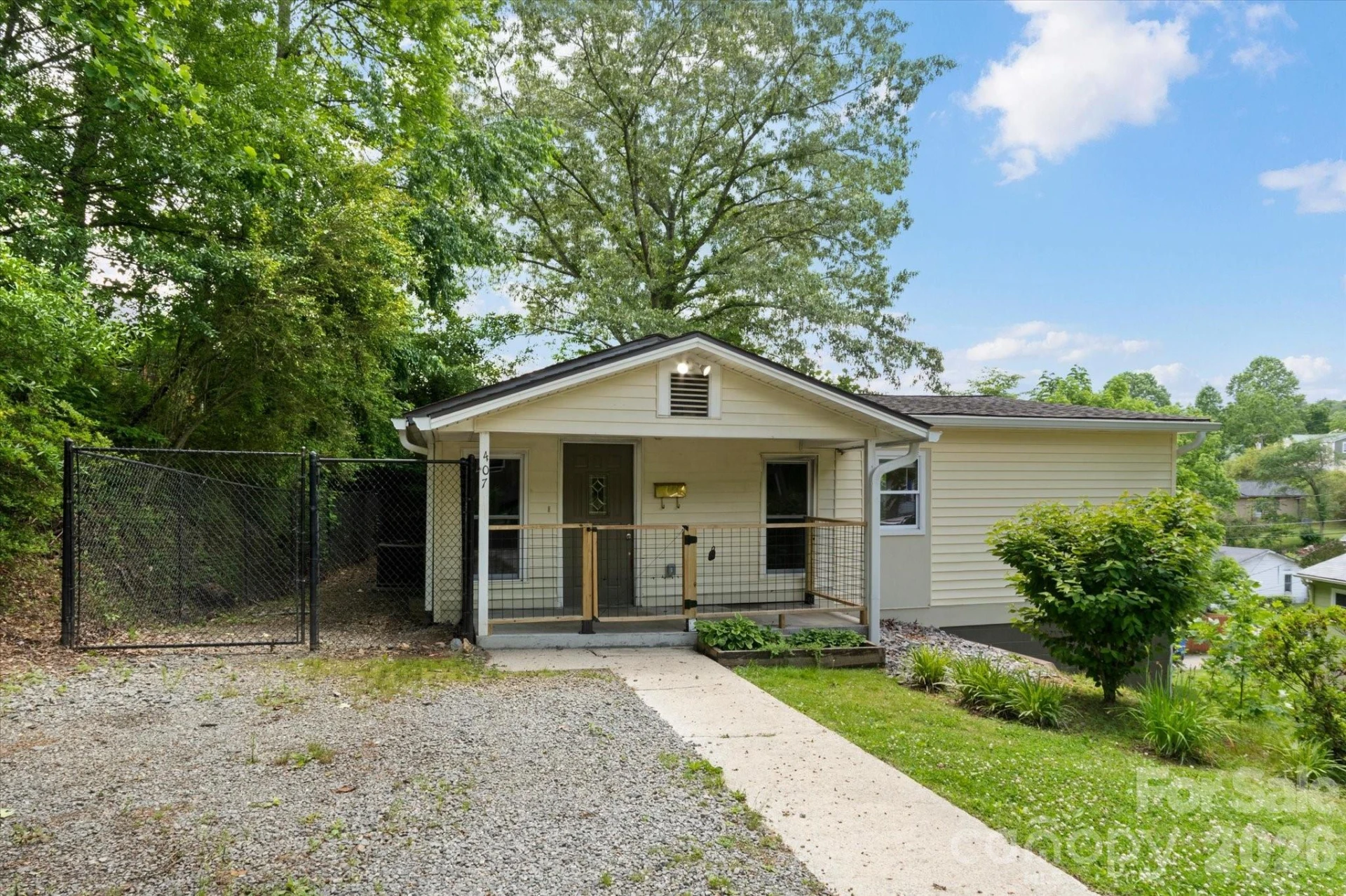 407 W Main Street - Photo 2