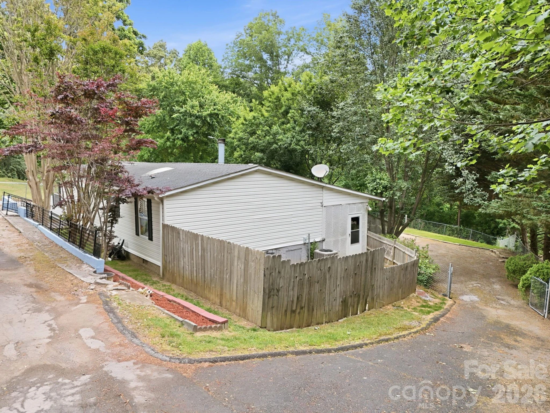 405 Gray Court - Photo 2
