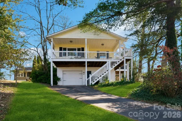 121 Oak Terrace