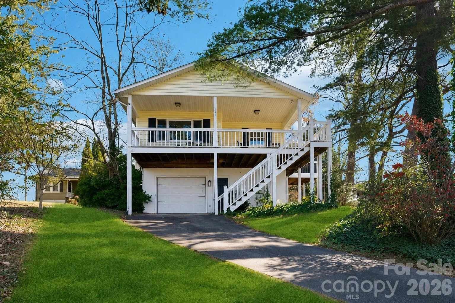 121 Oak Terrace