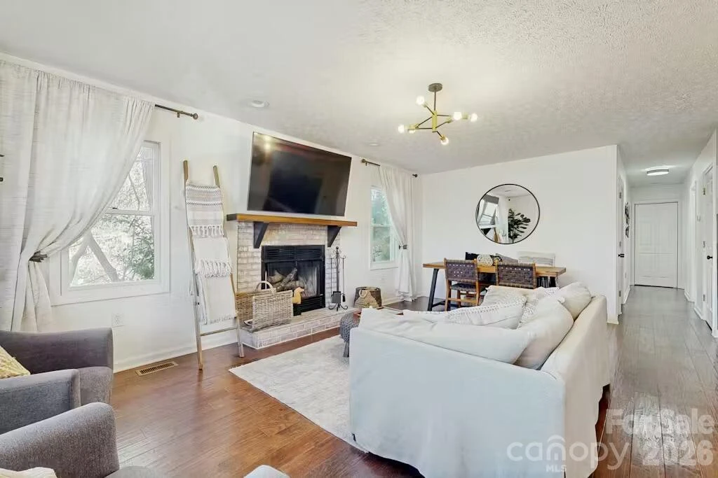 121 Oak Terrace - Photo 2