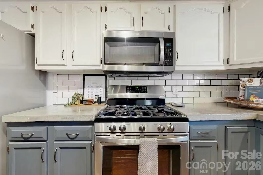 121 Oak Terrace - Photo 3