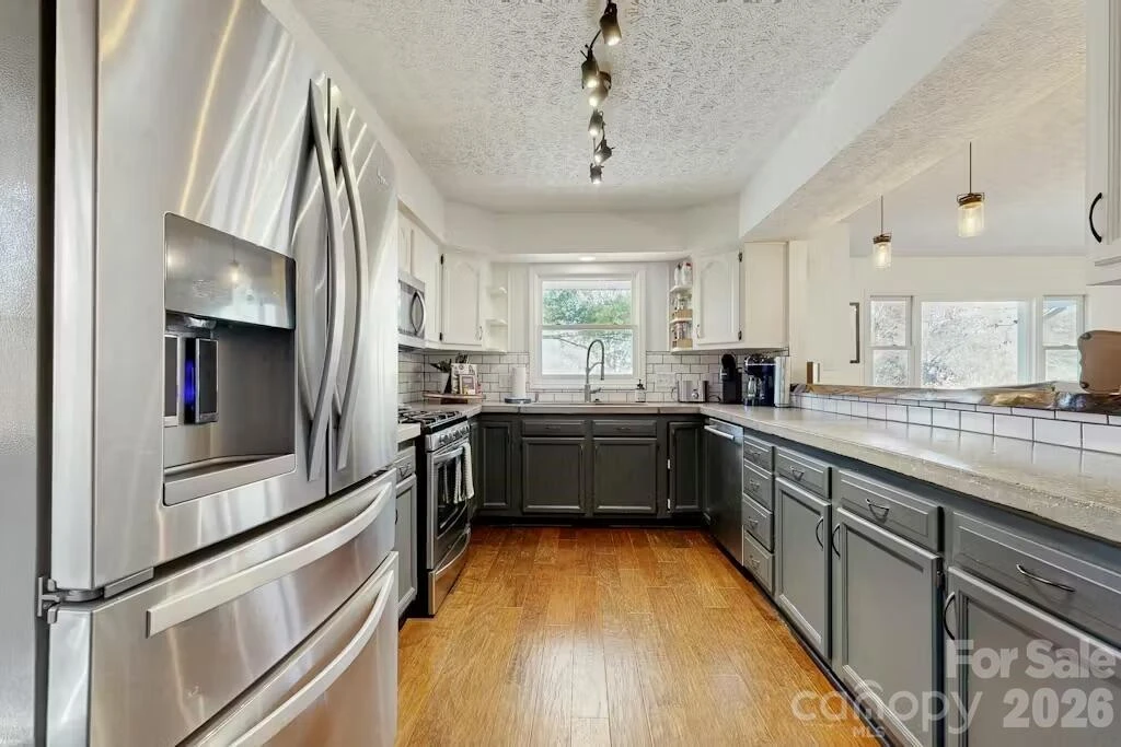 121 Oak Terrace - Photo 4