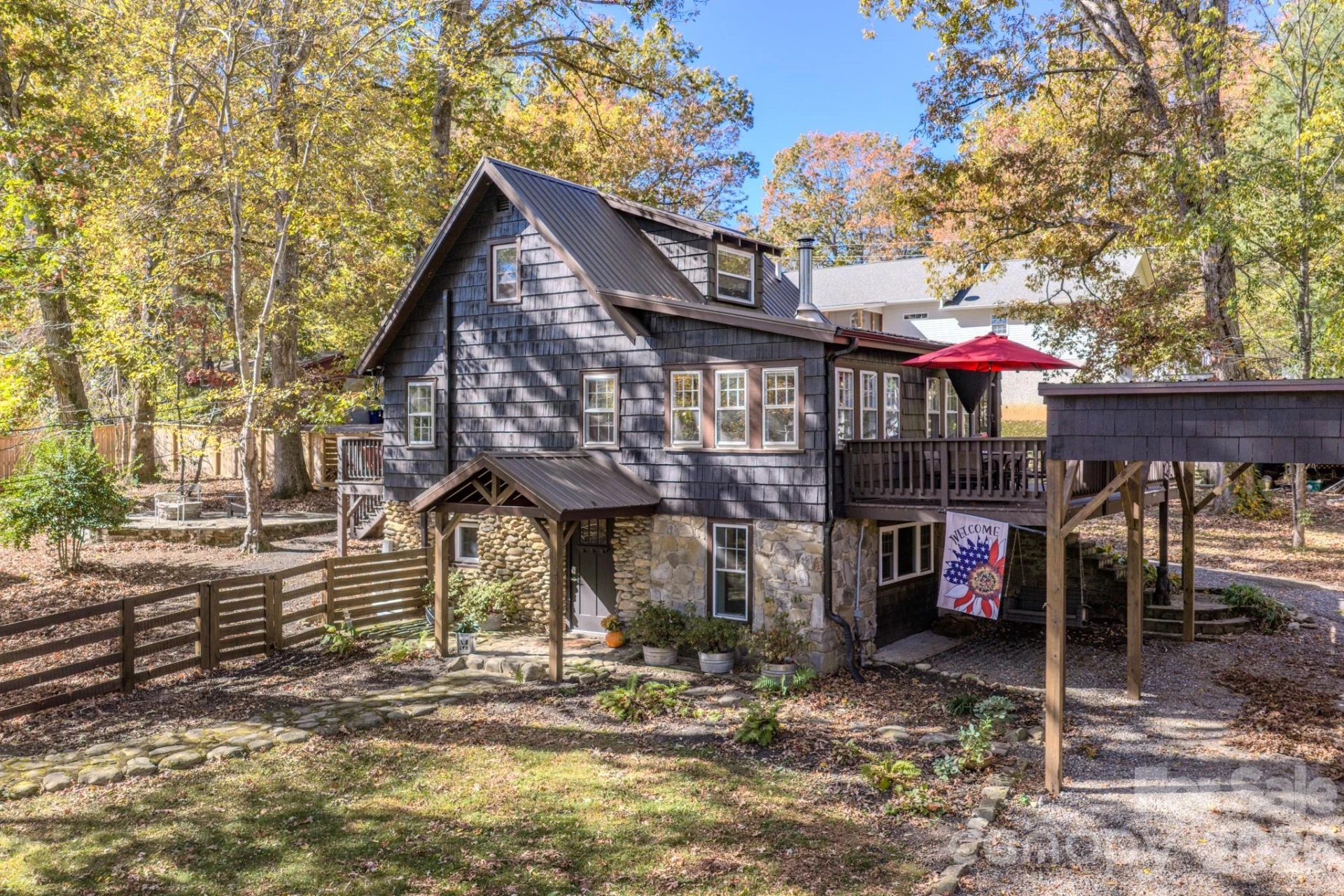 597 Tomahawk Avenue - Photo 2