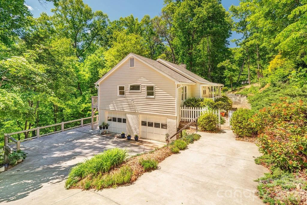 146 Churchill Downs Drive - Photo 2