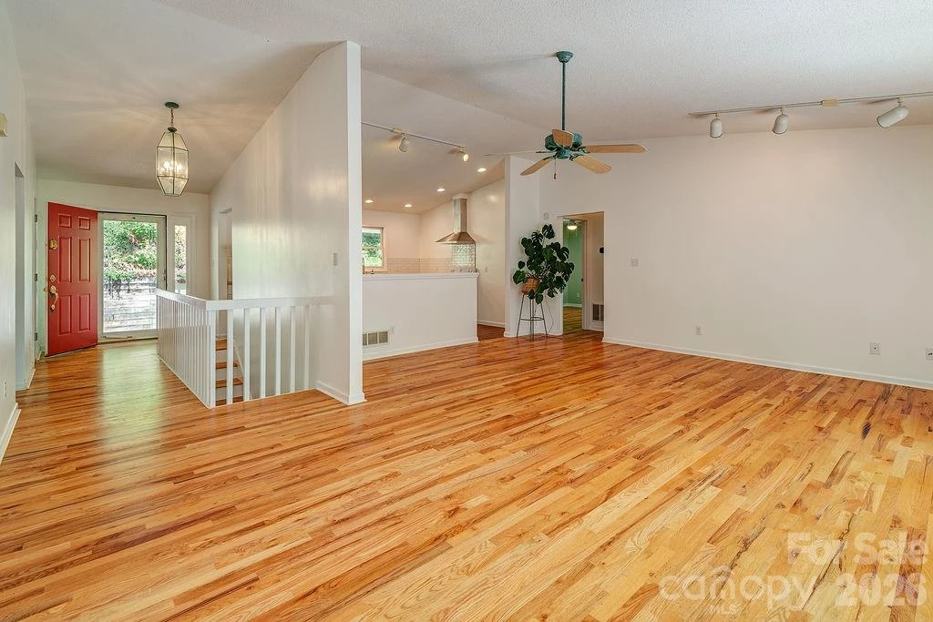 146 Churchill Downs Drive - Photo 3