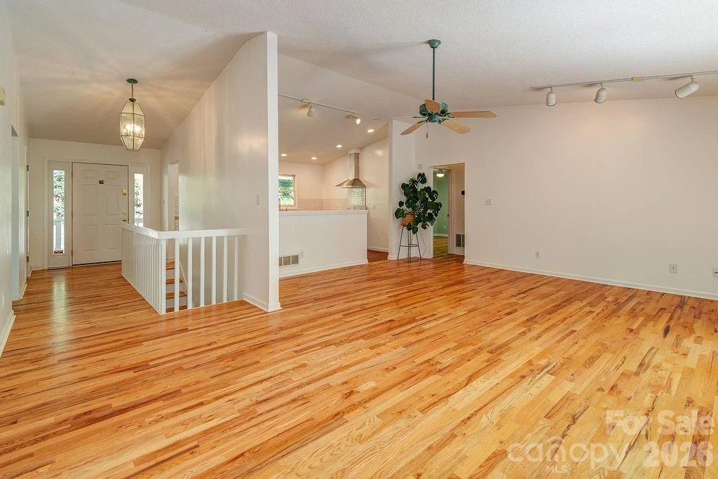 146 Churchill Downs Drive - Photo 4