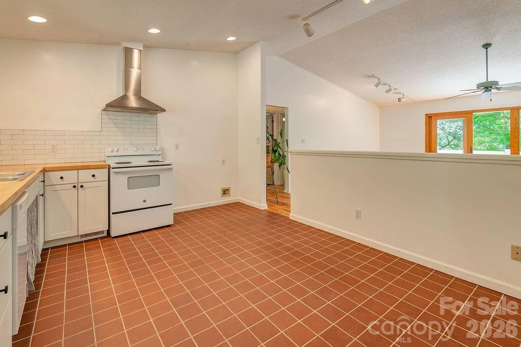 146 Churchill Downs Drive - Photo 9