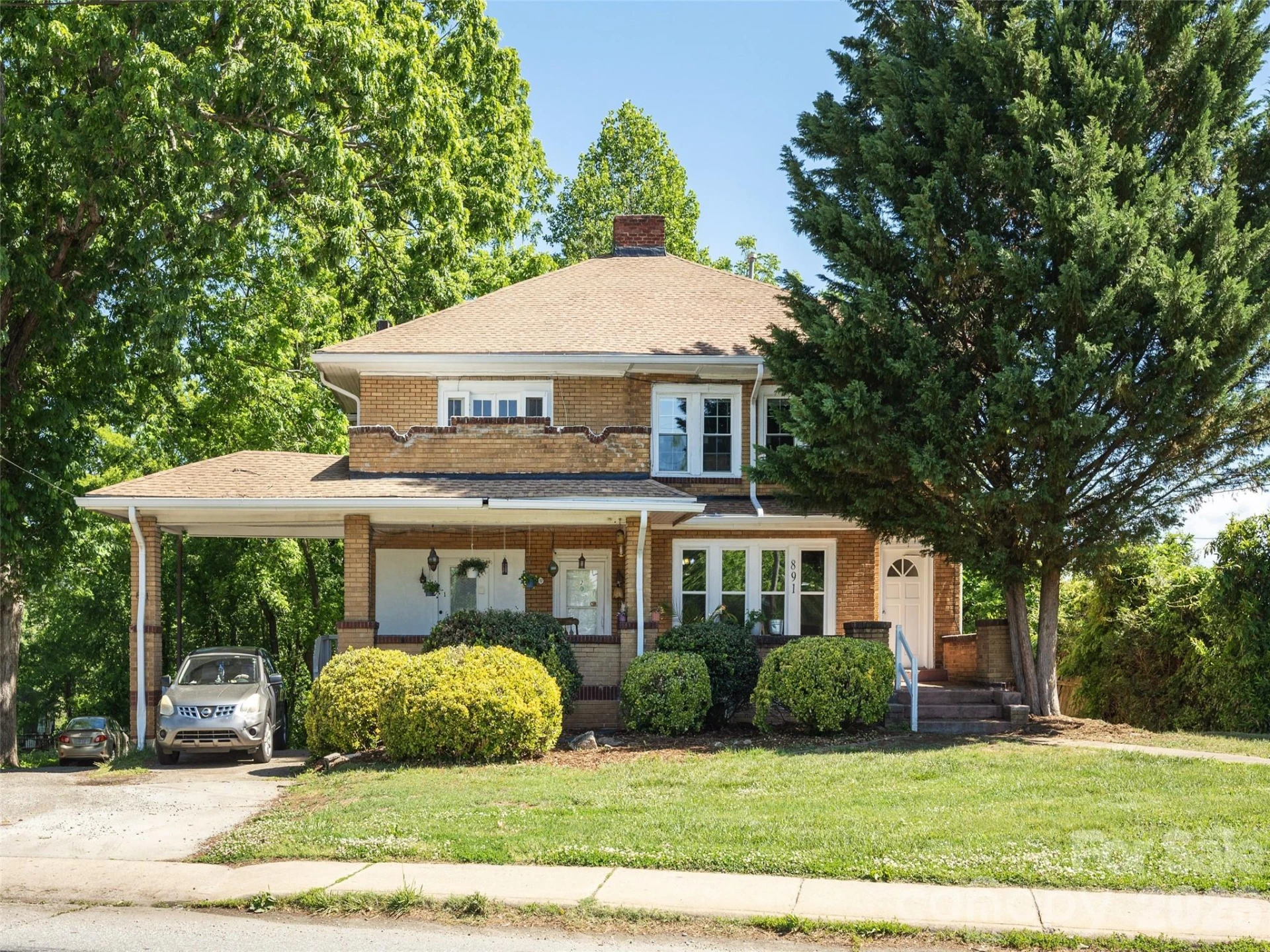 891 Haywood Road - Photo 2