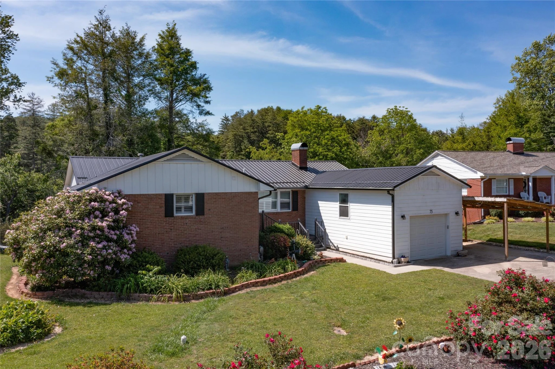 75 Hawthorne Drive - Photo 3