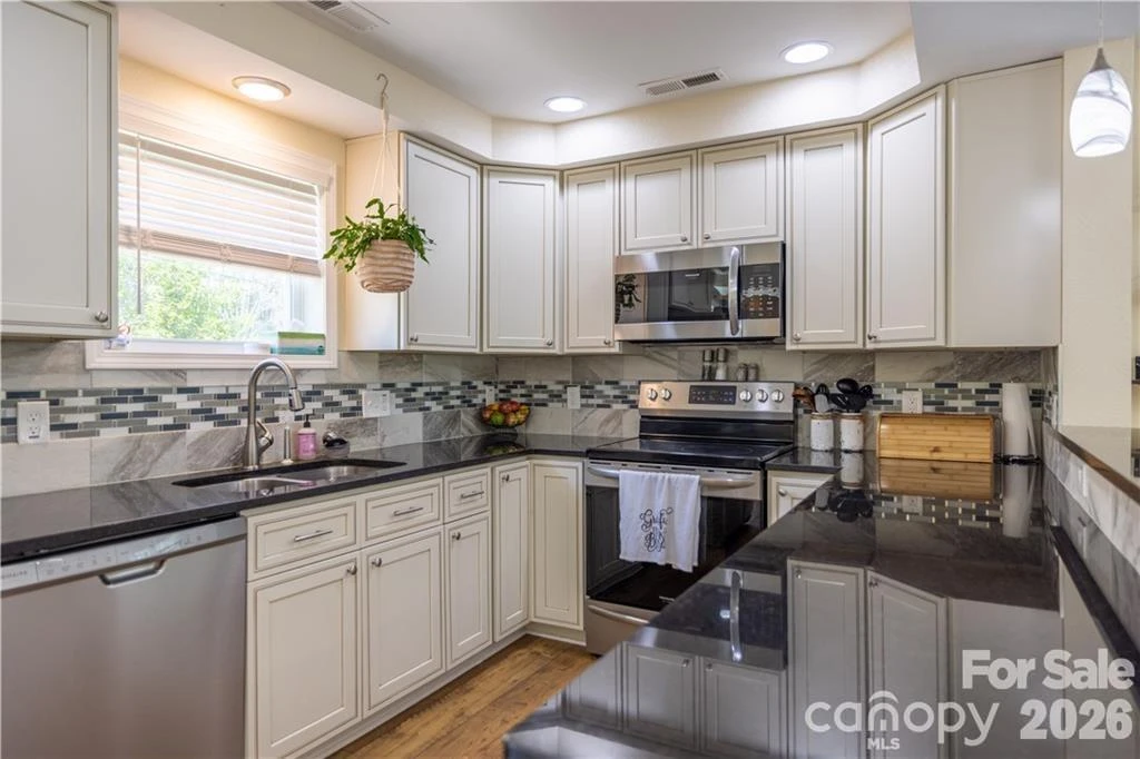 101 Towne Place - Photo 8