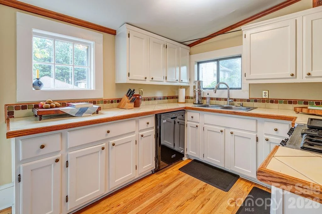 52 Gracelyn Road - Photo 10