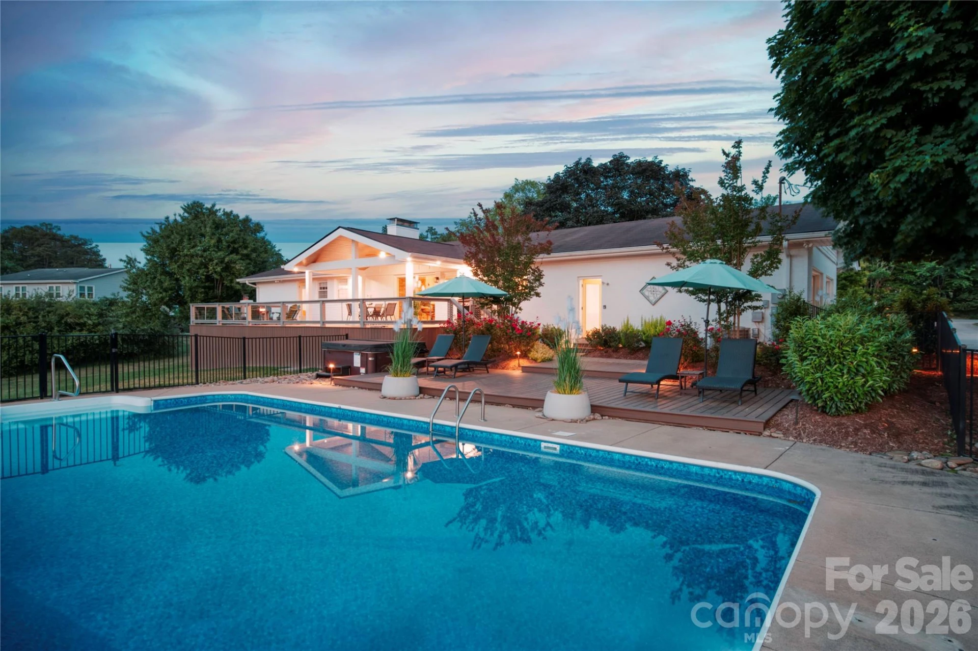 134 W Oakview Road