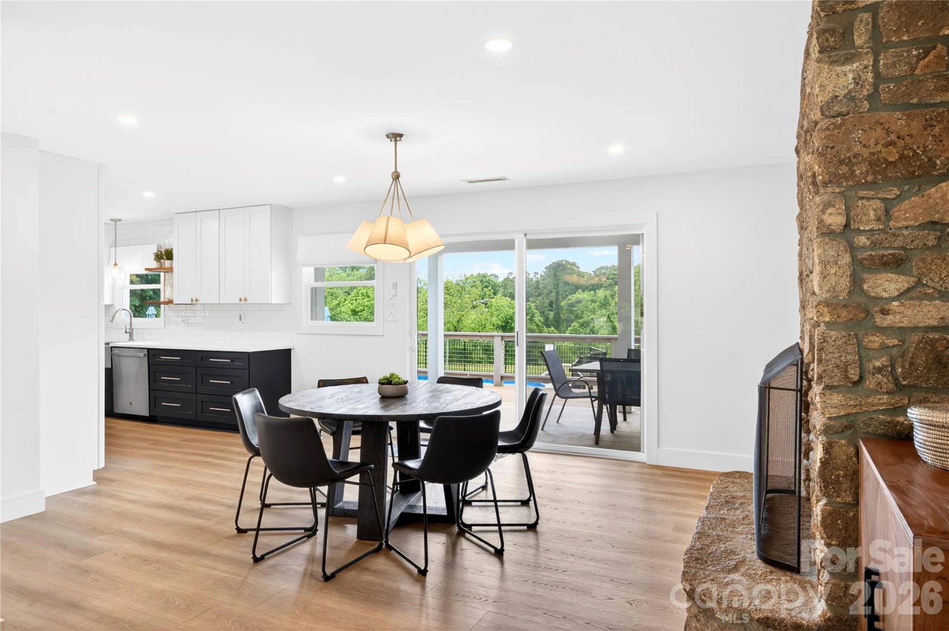 134 W Oakview Road - Photo 15