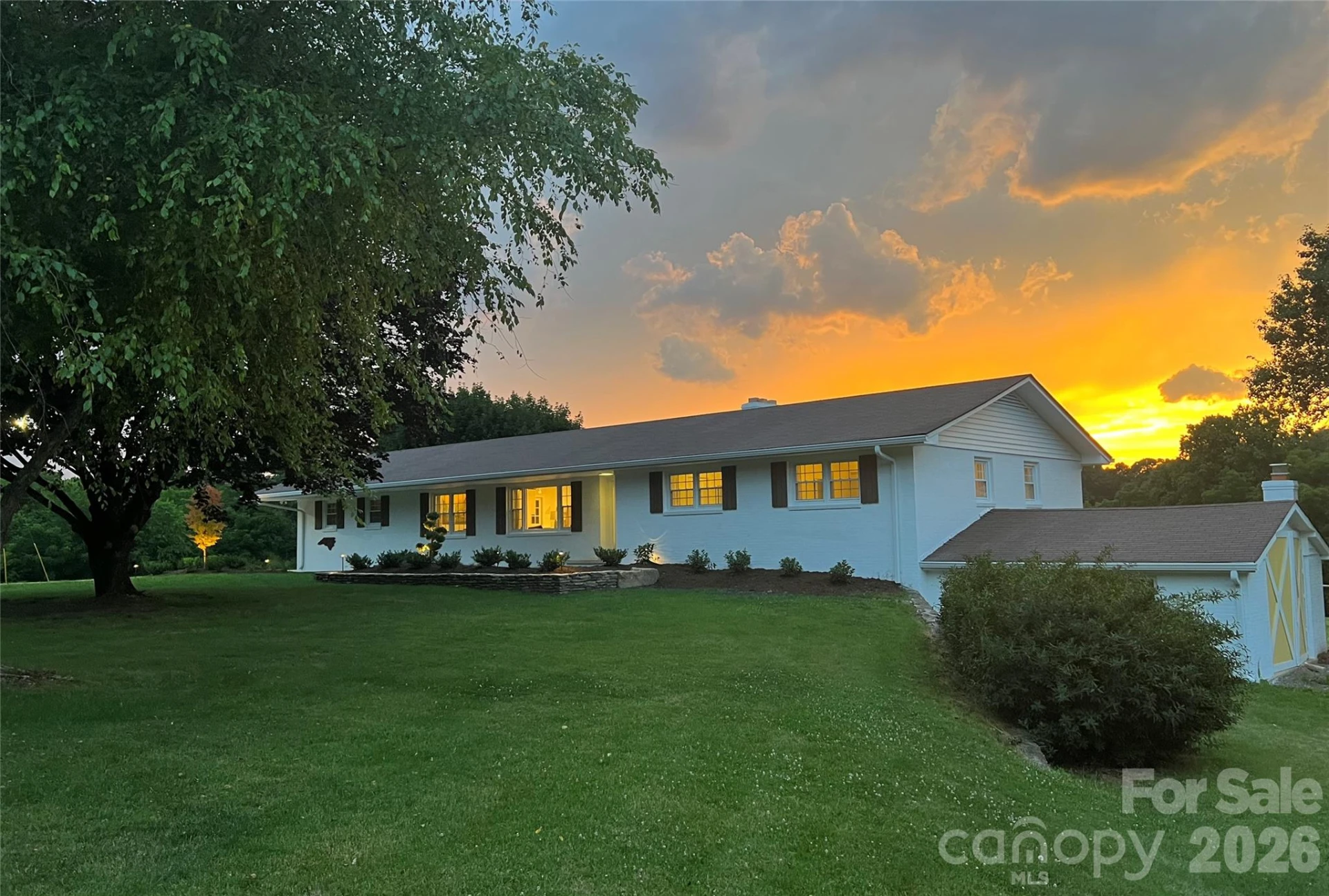 134 W Oakview Road - Photo 3