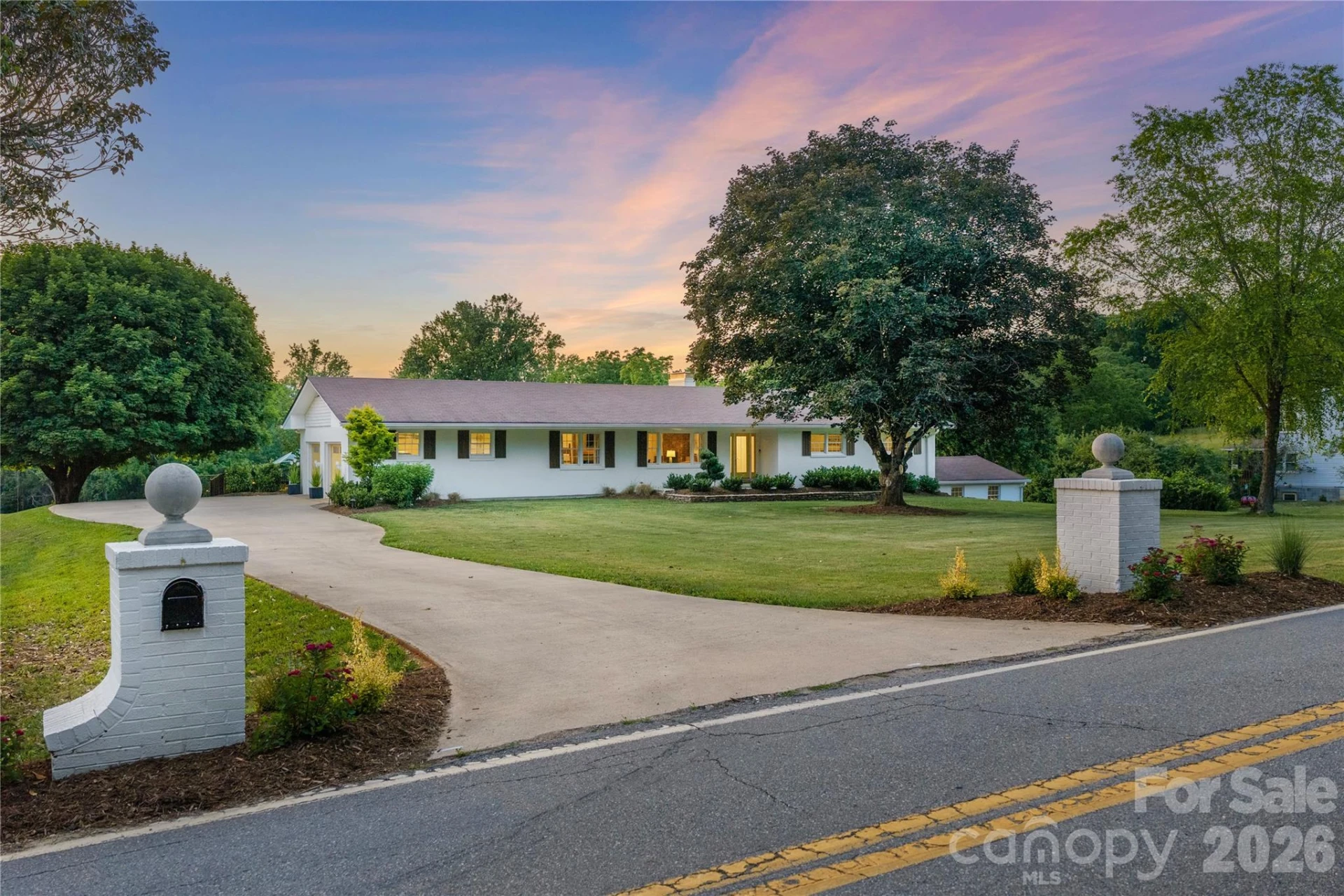 134 W Oakview Road - Photo 4