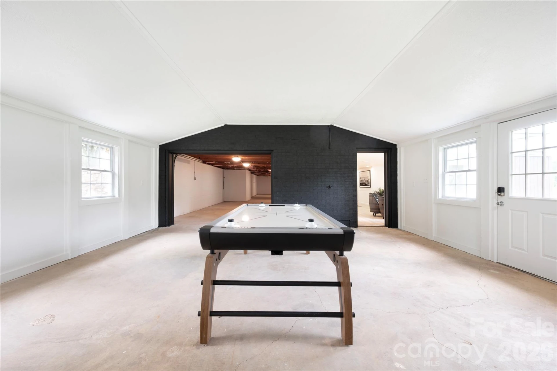 134 W Oakview Road - Photo 32