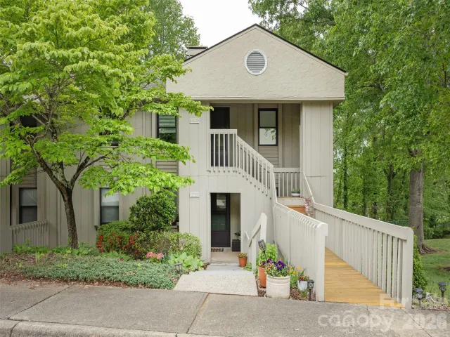 1305 Abbey Circle