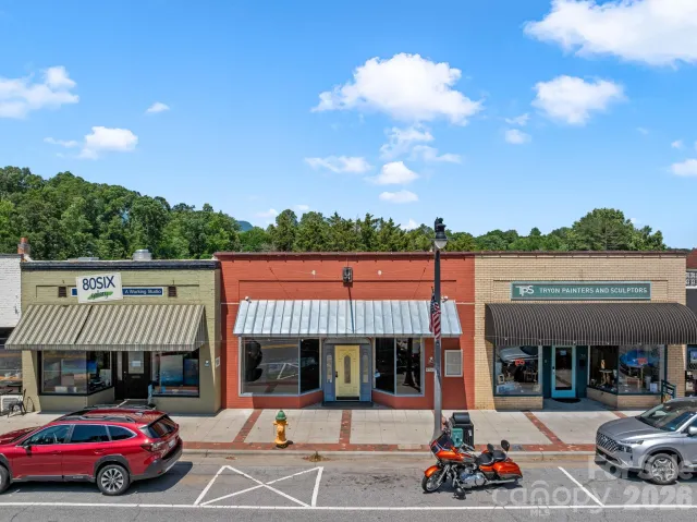 82 N Trade Street
