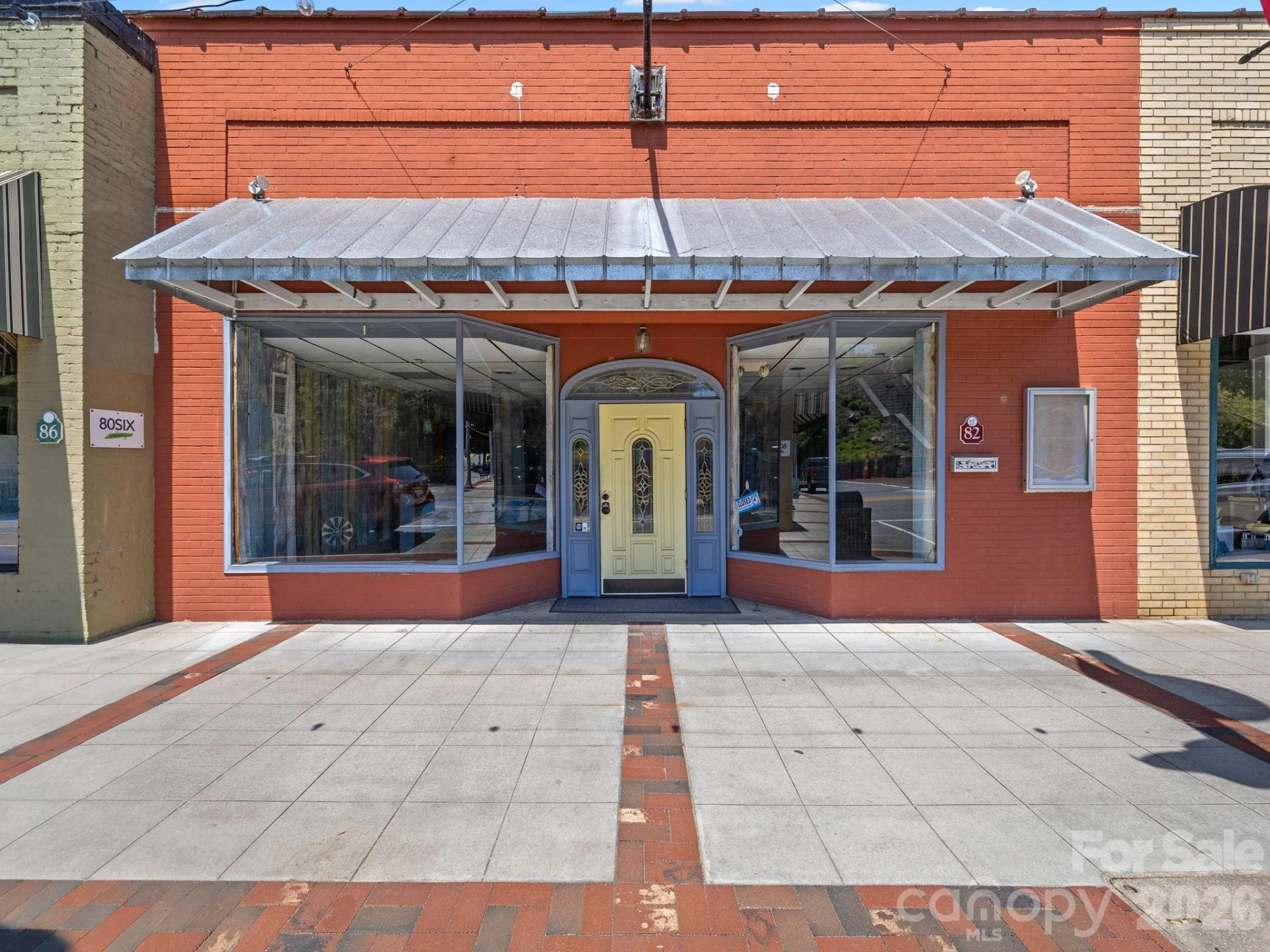 82 N Trade Street - Photo 2