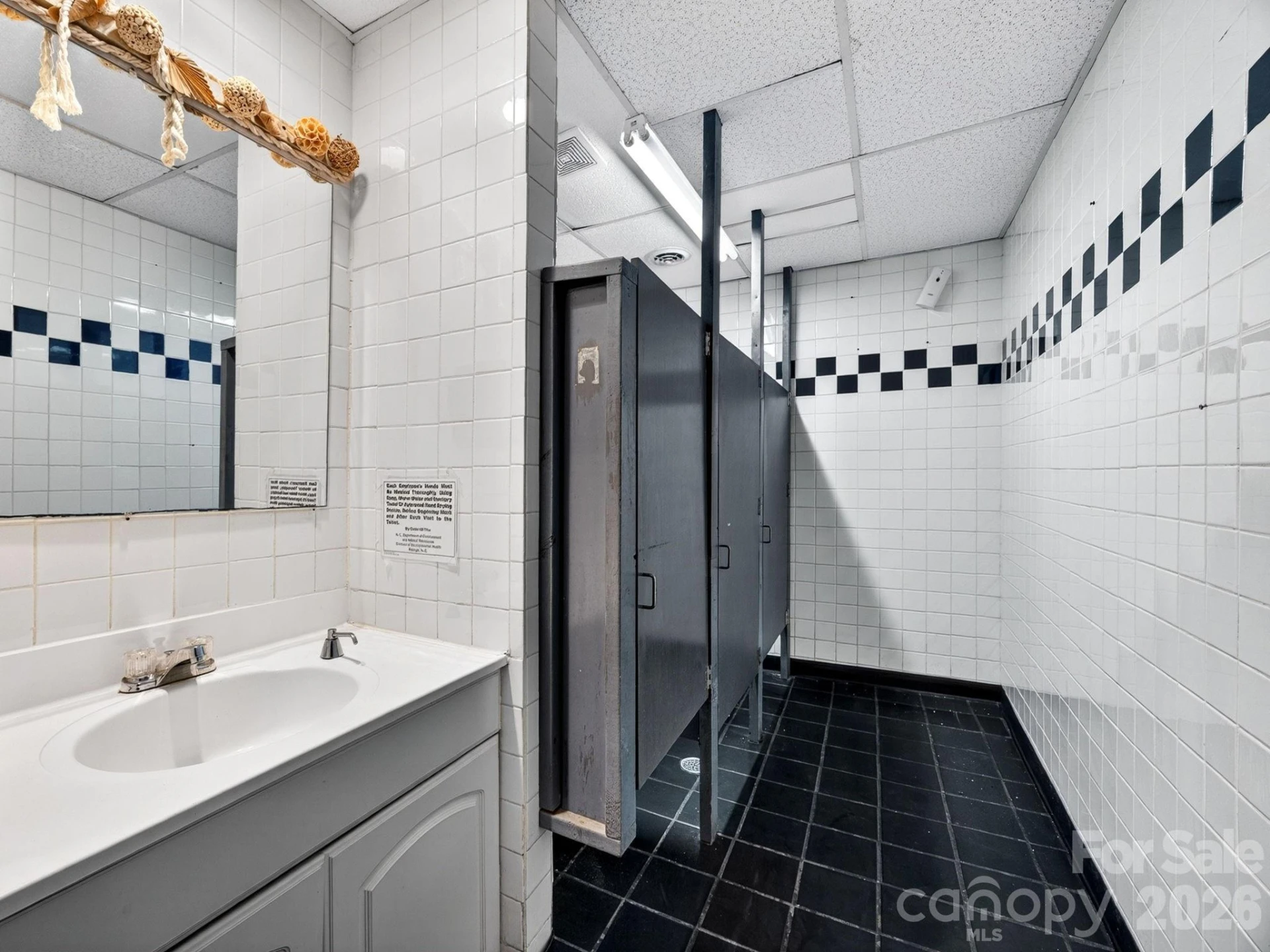 82 N Trade Street - Photo 24