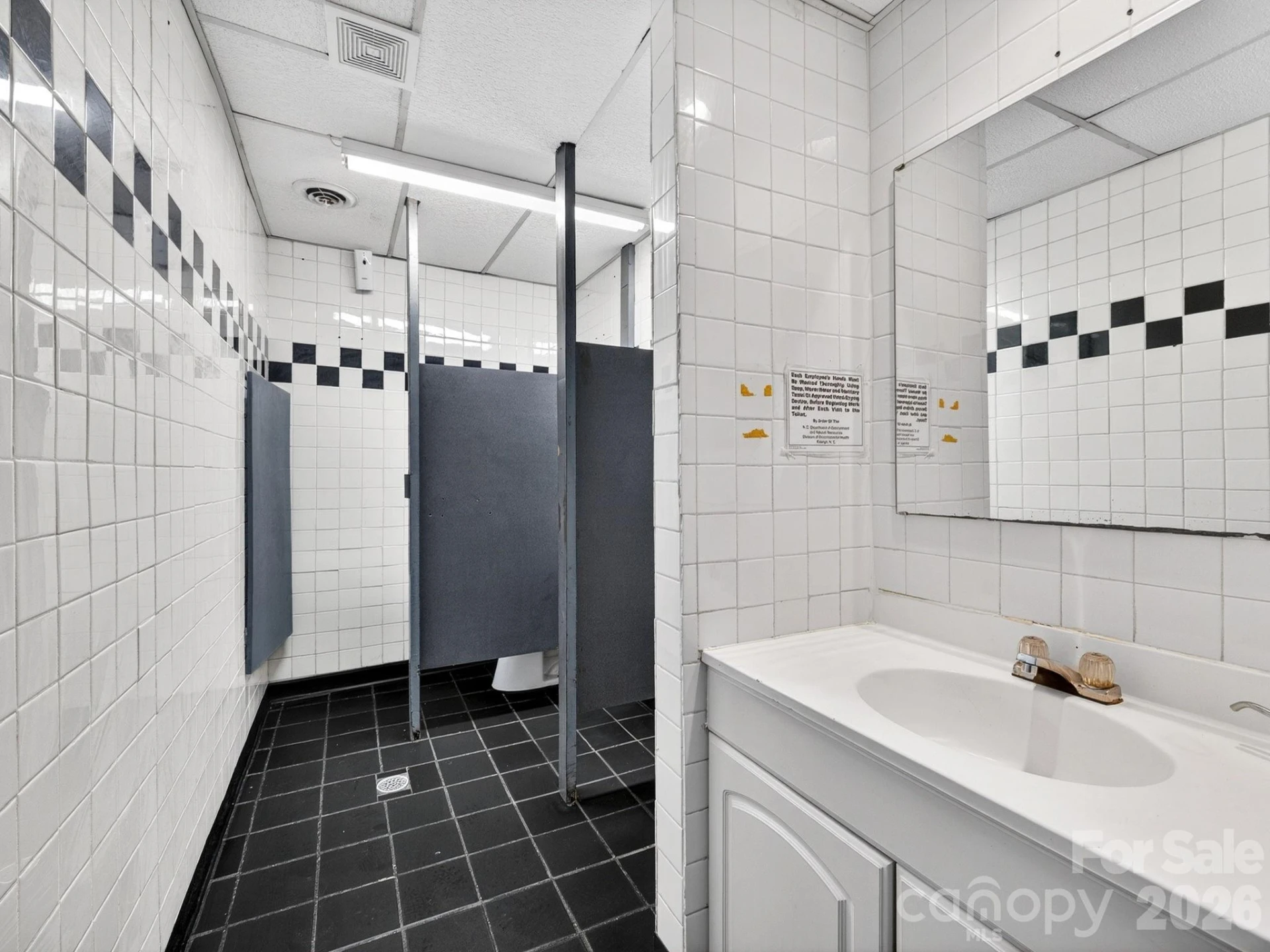 82 N Trade Street - Photo 25