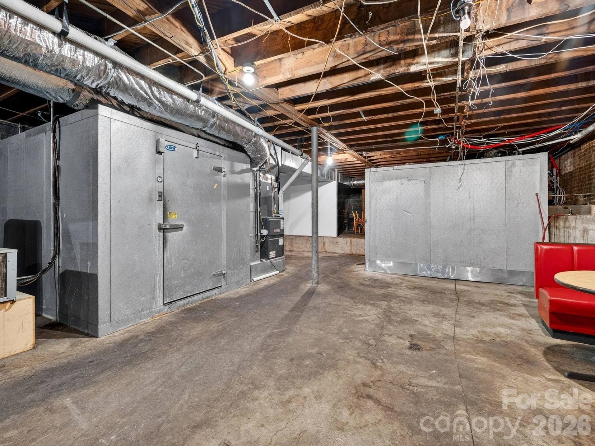 82 N Trade Street - Photo 28