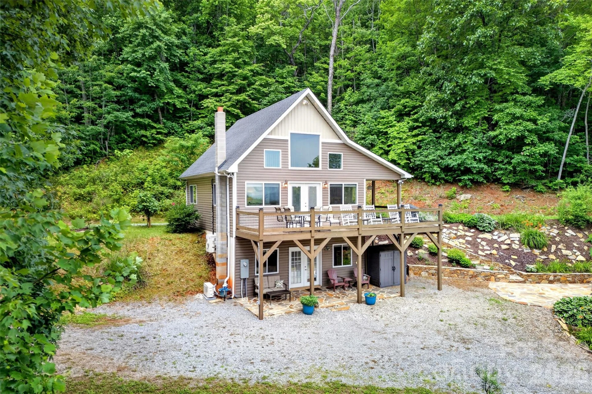696 Hickory Nut Hollow - Photo 3