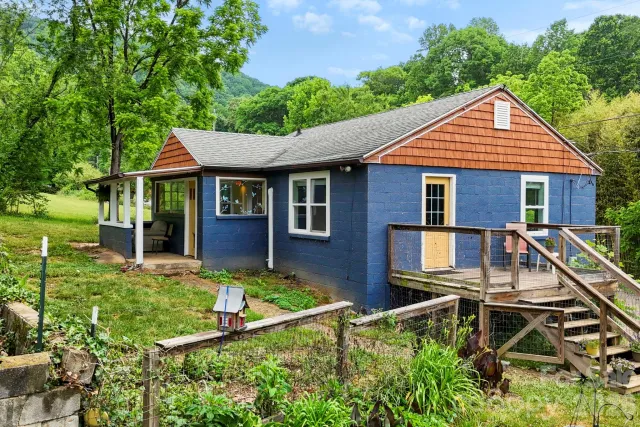 4 and 6 Mountain View Road