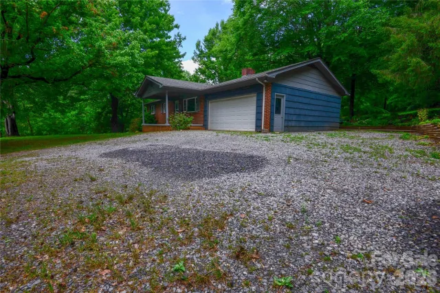 24 Sarabec Hill Road
