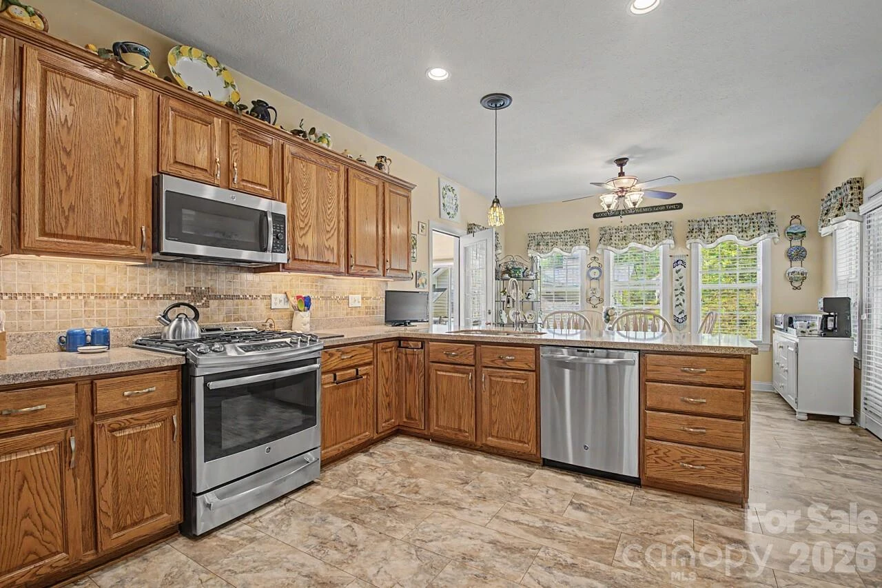 606 Carriage Commons Drive - Photo 12