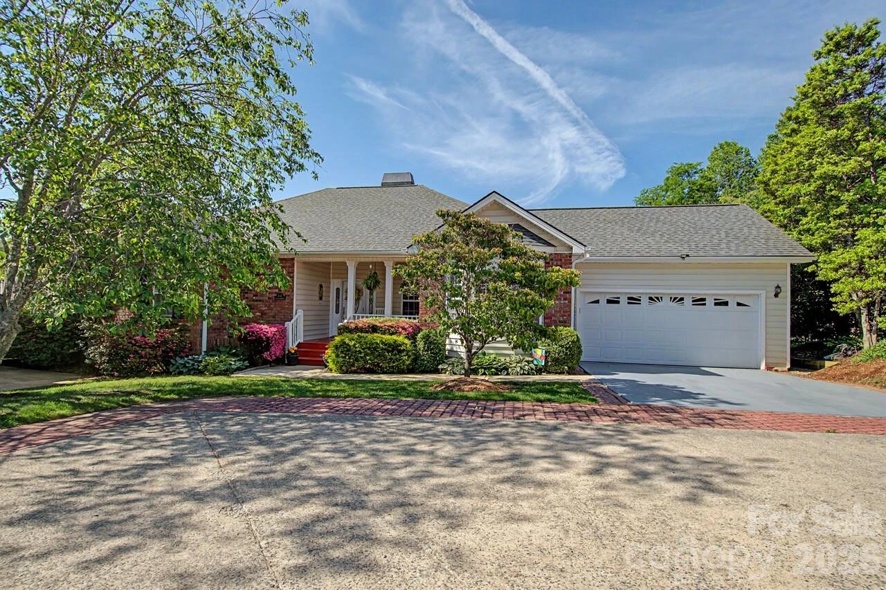606 Carriage Commons Drive - Photo 4