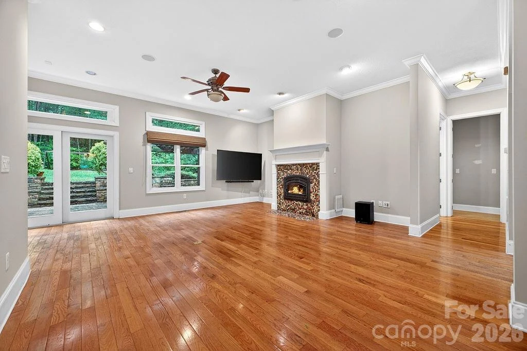 94 Oak Hollow Drive - Photo 4